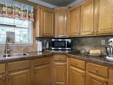 Welcome to this expansive 11-acre countryside retreat, perfect - photo 12