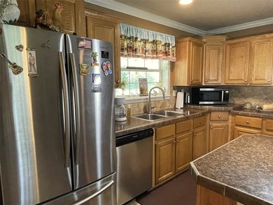 Welcome to this expansive 11-acre countryside retreat, perfect - photo 13