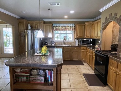 Welcome to this expansive 11-acre countryside retreat, perfect - photo 14
