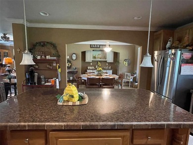 Welcome to this expansive 11-acre countryside retreat, perfect - photo 16