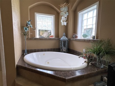 Welcome to this expansive 11-acre countryside retreat, perfect - photo 25