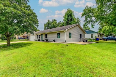 Enjoy this adorable, handicap-accessible three bedroom ranch - photo 3