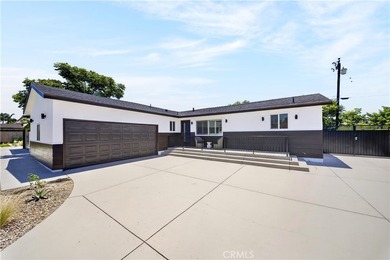 Welcome to this stunning, fully remodeled 3-bedroom, 2-bathroom - photo 4