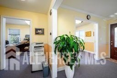 PRIME LOCATION! Well-maintained, spacious, professional office - photo 14