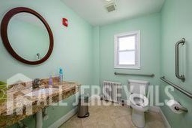 PRIME LOCATION! Well-maintained, spacious, professional office - photo 21