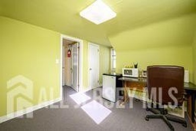 PRIME LOCATION! Well-maintained, spacious, professional office - photo 25
