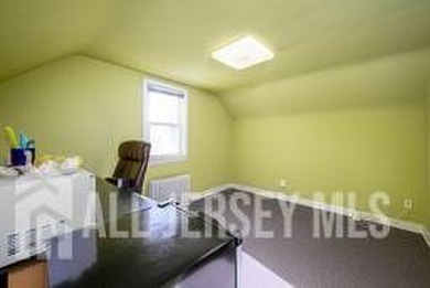 PRIME LOCATION! Well-maintained, spacious, professional office - photo 27