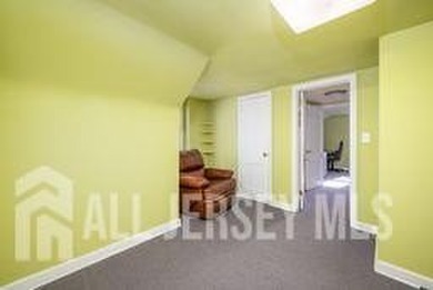 PRIME LOCATION! Well-maintained, spacious, professional office - photo 29