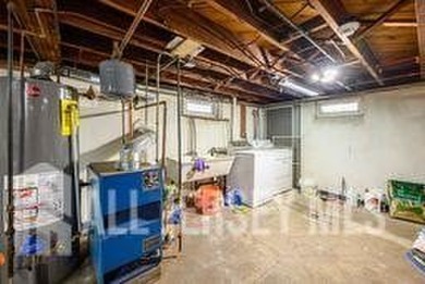 PRIME LOCATION! Well-maintained, spacious, professional office - photo 37