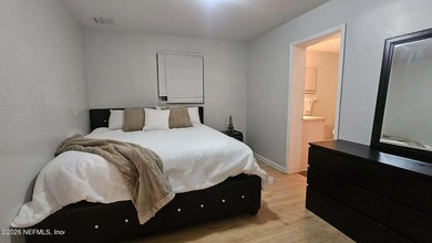 PRICE IMPROVEMENT -- REDUCED $14,000! Move-in ready 3-bedroom - photo 5