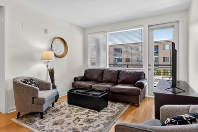 PRICED TO SELL!! This is the ideal condo-home for anyone ready - photo 6