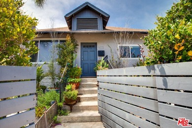 Beautifully remodeled Venice Beach triplex perfectly combines - photo 2