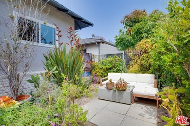 Beautifully remodeled Venice Beach triplex perfectly combines - photo 3