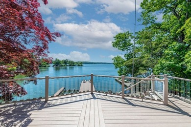Welcome to your perfect lakefront RANCH retreat! This charming - photo 1