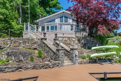 Welcome to your perfect lakefront RANCH retreat! This charming - photo 3