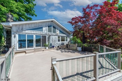 Welcome to your perfect lakefront RANCH retreat! This charming - photo 4