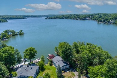 Welcome to your perfect lakefront RANCH retreat! This charming - photo 5