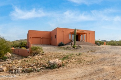 Architecturally distinctive residence set in the high desert