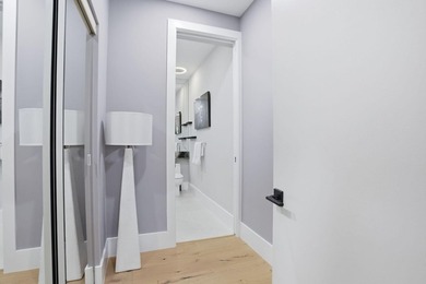 Exquisitely renovated 4BR/4BA lakefront estate in the desirable - photo 27