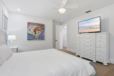 Exquisitely renovated 4BR/4BA lakefront estate in the desirable - photo 30