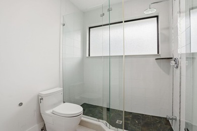 Exquisitely renovated 4BR/4BA lakefront estate in the desirable - photo 33
