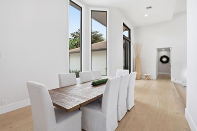 Exquisitely renovated 4BR/4BA lakefront estate in the desirable - photo 39