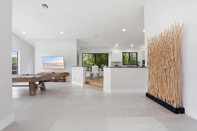 Exquisitely renovated 4BR/4BA lakefront estate in the desirable - photo 40
