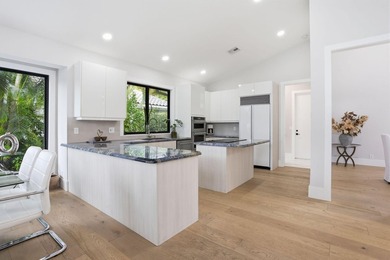 Exquisitely renovated 4BR/4BA lakefront estate in the desirable - photo 43