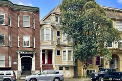 1821 Oak Street is a well-maintained five-unit apartment - photo 1
