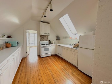 1821 Oak Street is a well-maintained five-unit apartment - photo 5