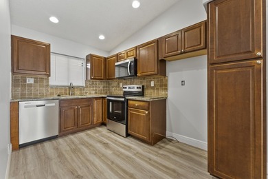 Discover the perfect blend of comfort, style, and location in - photo 5