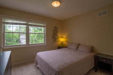 Beautiful home in excellent condition ready for new owners! - photo 21