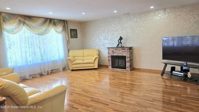 Truly a One-of-a-Kind Property! Absolutely Stunning Lakefront - photo 21