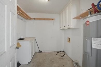 Welcome to this charming townhome located in the highly - photo 25