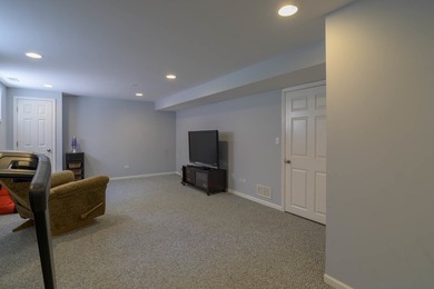 Beautiful home in excellent condition ready for new owners! - photo 25