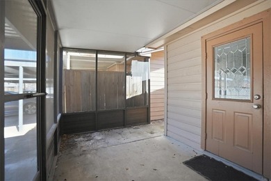 Welcome to this charming townhome located in the highly - photo 28