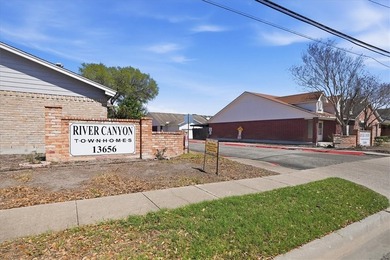 Welcome to this charming townhome located in the highly - photo 30
