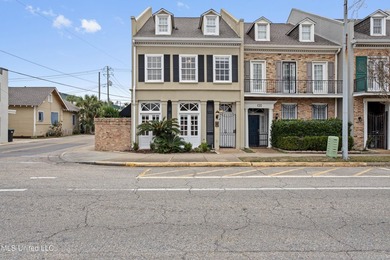Perfect location and Incredible Opportunity! Beautiful 4 bedroom - photo 1