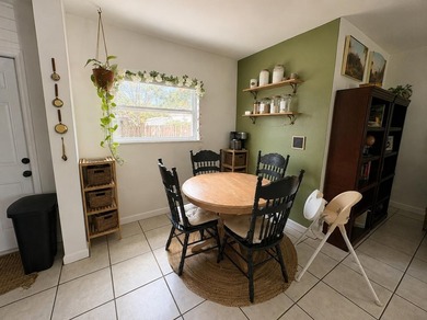Just Reduced! NO HOA NEIGHBOORHOOD. Charming 3 bedroom, 1 bath - photo 4