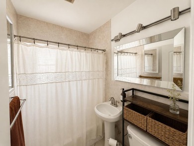 Just Reduced! NO HOA NEIGHBOORHOOD. Charming 3 bedroom, 1 bath - photo 9