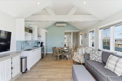 A turnkey oceanfront offering, 905 Dune Road has been fully - photo 7