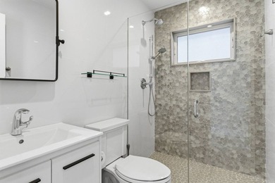A turnkey oceanfront offering, 905 Dune Road has been fully - photo 10