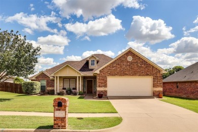 Old Lake Home For Sale in Ennis Texas