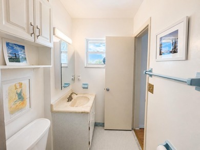 Welcome to this charming 1-bedroom, 1.5-bathroom corner - photo 15