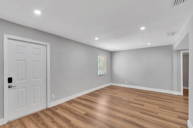 IMMEDIATE INCOME-PRODUCING GEM GENERATING $4,400/MONTH & JUST 1 - photo 4