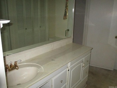 Welcome home to this spacious and well-designed property - photo 13