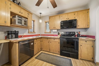 Bigger than it looks and packed with value this 5 bedroom, 2 - photo 16