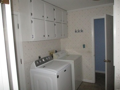 Welcome home to this spacious and well-designed property - photo 21