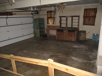 Welcome home to this spacious and well-designed property - photo 23
