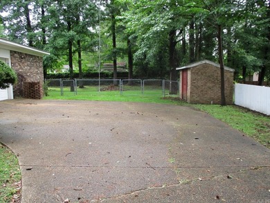 Welcome home to this spacious and well-designed property - photo 25